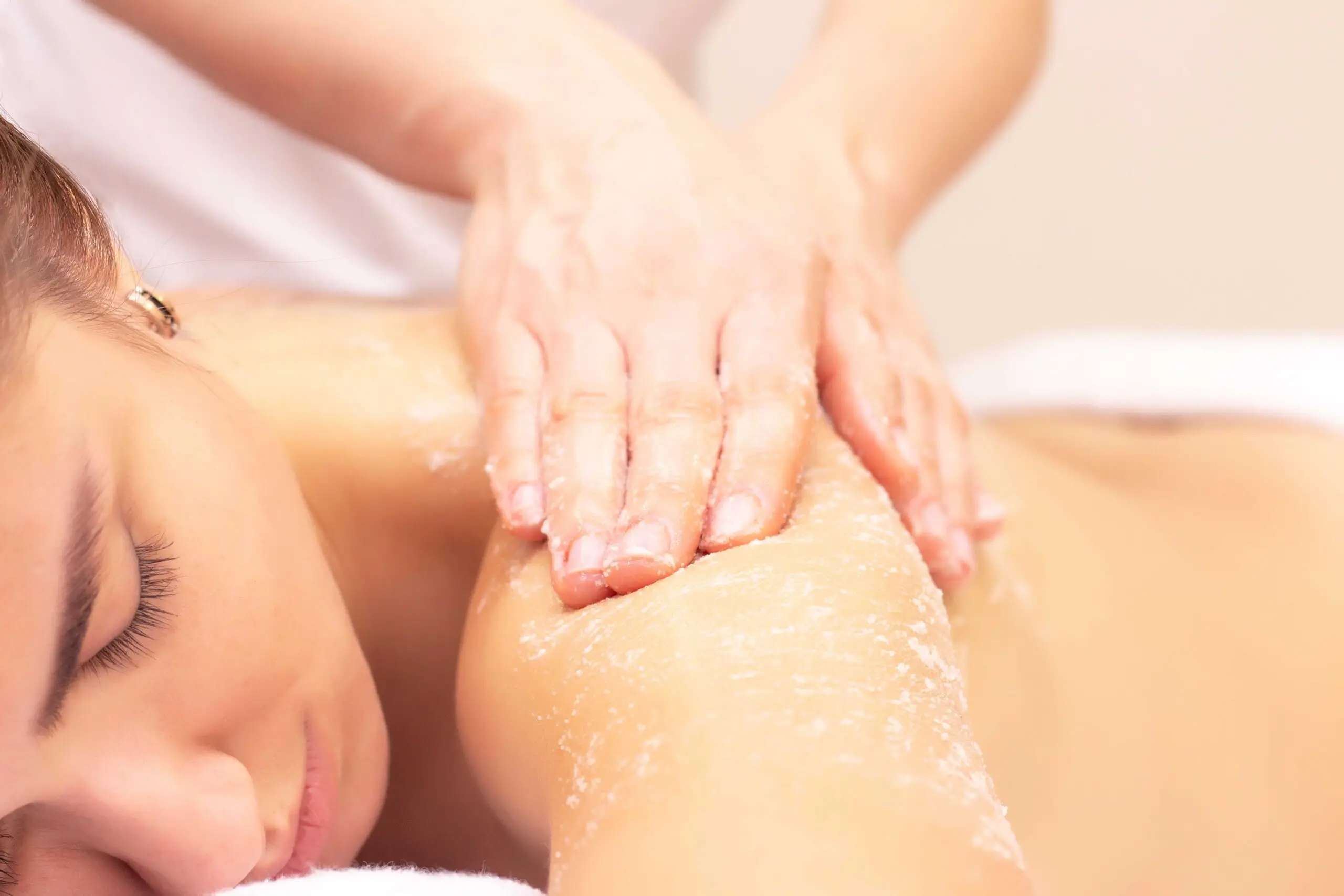 best-sea-salt-body-scrub-massage-spa-therapy-services-center-chennai